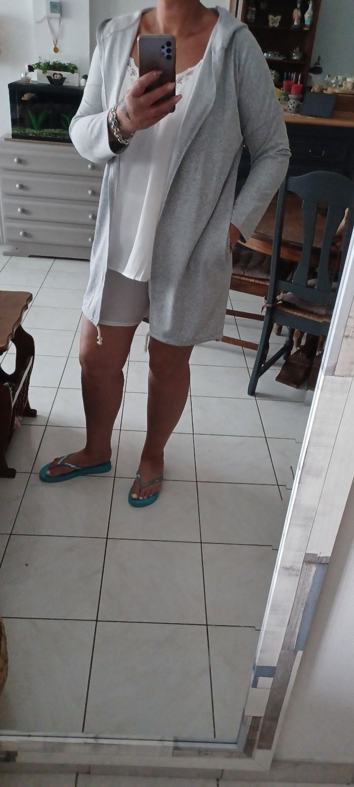 Très jolie veste à capuche femme T U - photo numéro 3