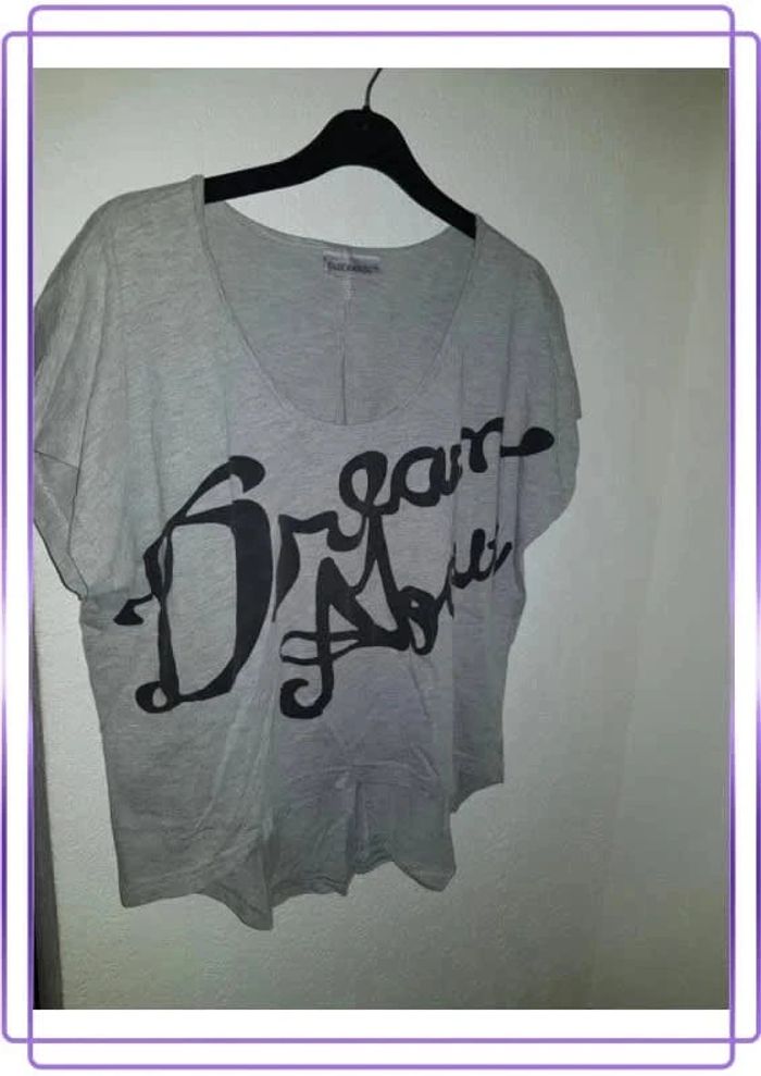 T-shirt asymétrique en très bon état - photo numéro 4