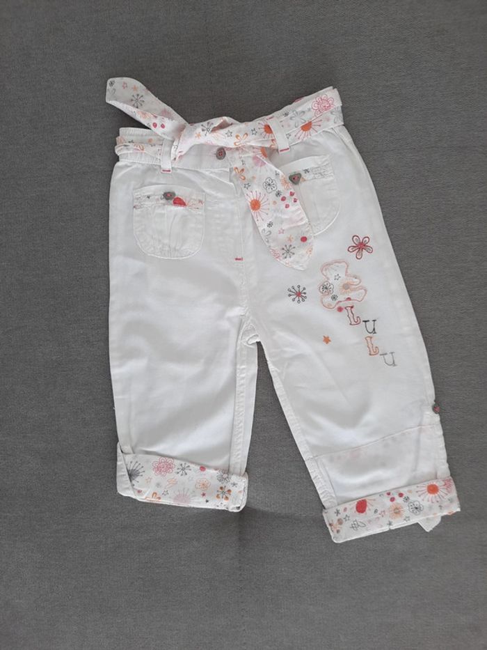 Pantacourt 18 mois Lulu Castagnette, en toile avec ceinture, blanc motifs orange rouge