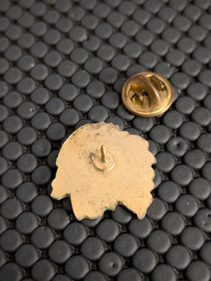 Pin's Tête de chef Indien Amérique - photo numéro 2