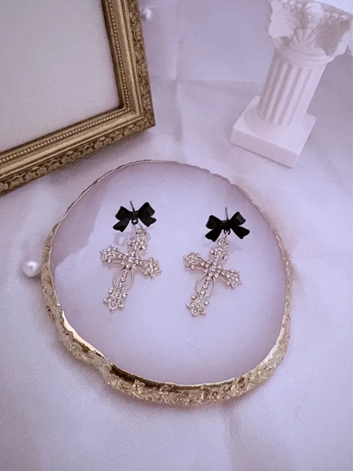 Boucles d’oreilles pendantes avec croix Witch - photo numéro 3