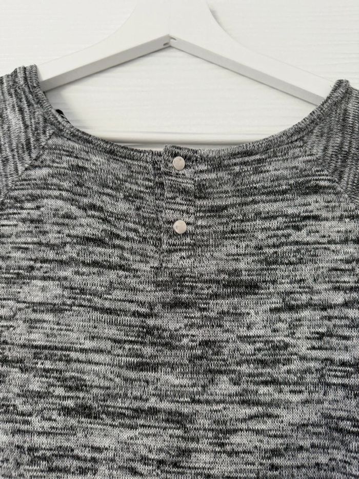 Haut t-shirt pull d'hiver gris moucheté décolleté en dentelle manches 3/4 - photo numéro 5