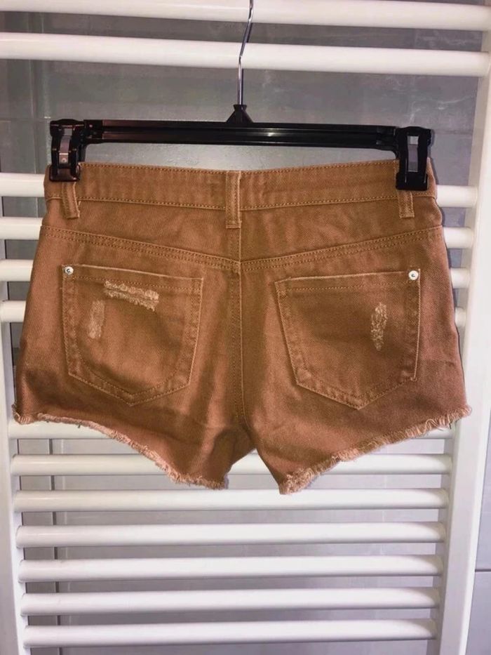 Short Jennyfer taille 32 en tbe à 6 euros - photo numéro 2