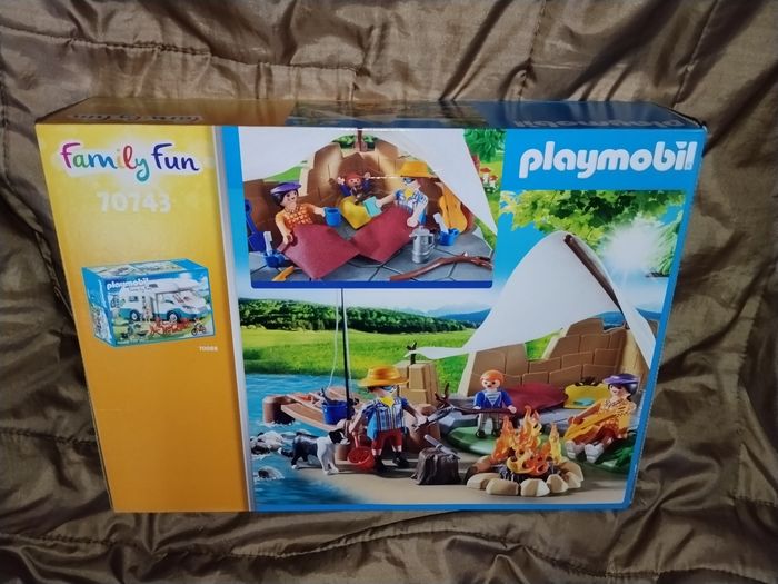 Playmobil famille de campeurs 70743 - photo numéro 3