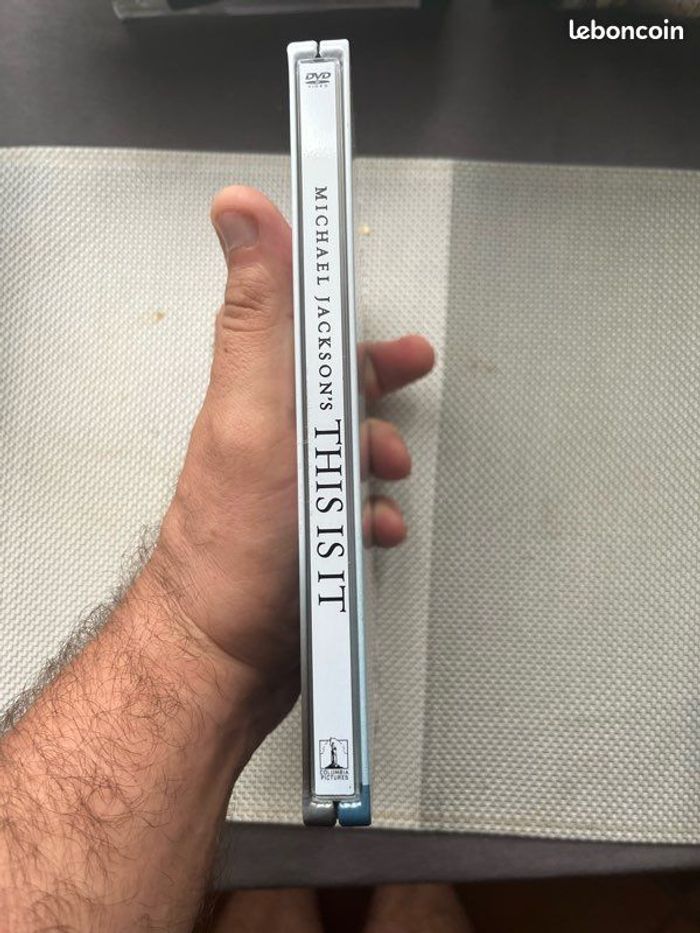 Michael Jackson’s This is It (double DVD, boîtier métallique) - photo numéro 3