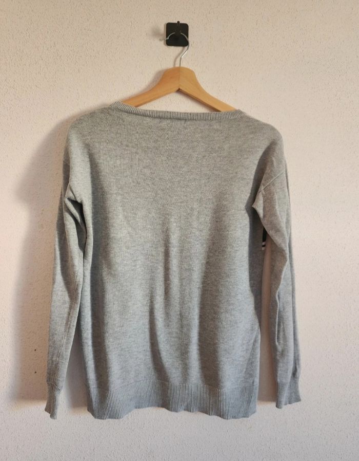 Pull fin gris Jennyfer – Taille XS, inscription New York - photo numéro 4