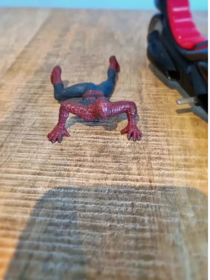 Figurine moto et tampon spiderman - photo numéro 2