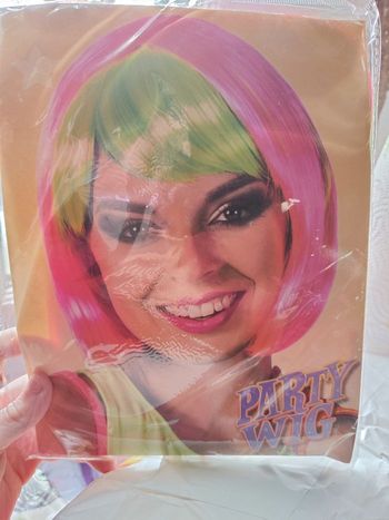 Perruque femme🎁parfait pour une soirée déguisée🎁 Envoi rapide aujourd'hui ou demain