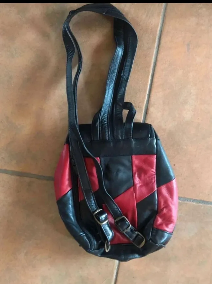 Sacs à dos format sac à main état neuf - photo numéro 4