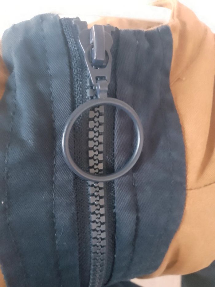 Manteau fourré d'hiver avec bandes marron, blanche, bleu marine foncé à capuche" Bizzbee" taille XS - photo numéro 7