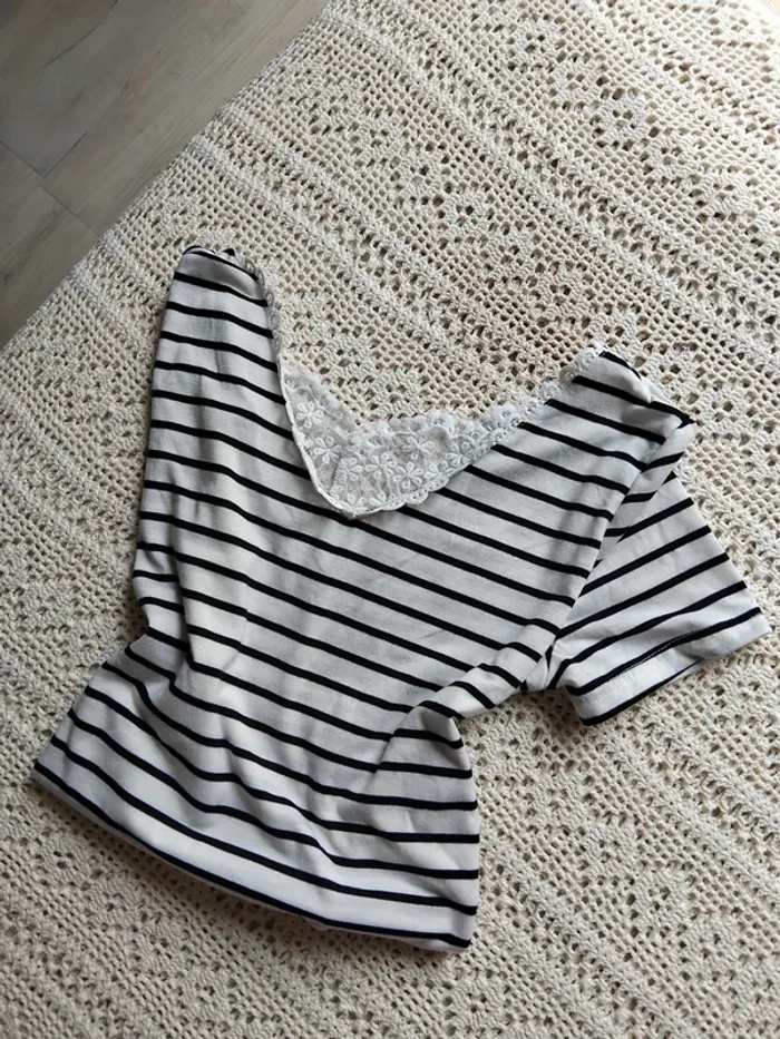 Haut col v dentelle marin