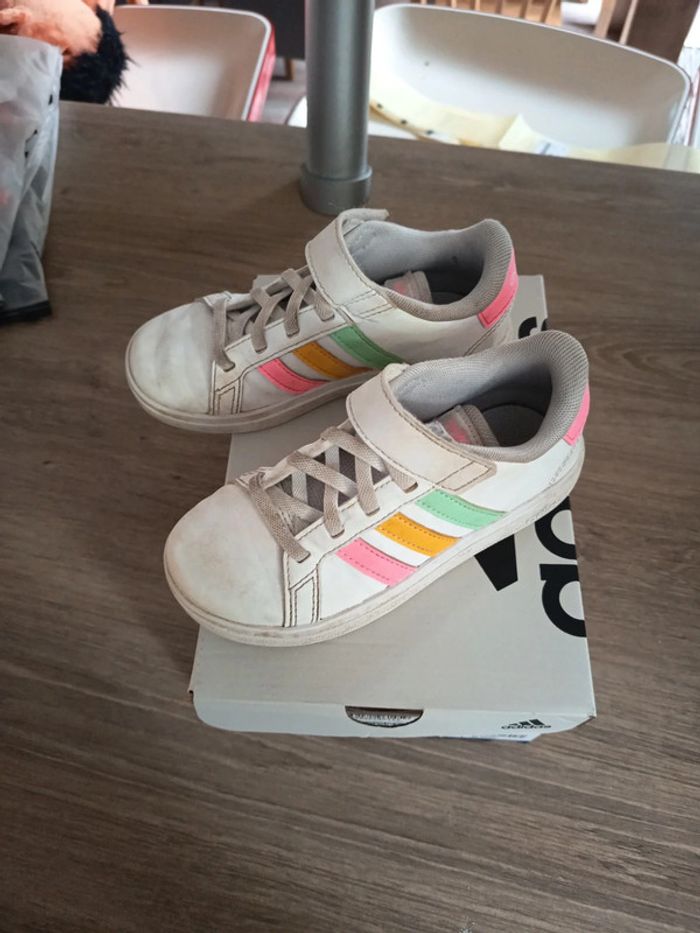 Basket adidas fille en taille 28 - photo numéro 2