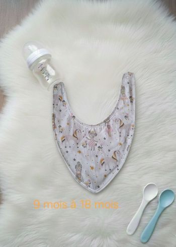 Bavoir bandana 9 mois à 18 mois Création fait main artisanale
