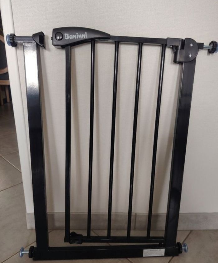 Barrière de sécurité adaptable marque Baninni Mimi noire 58 à 67 cm