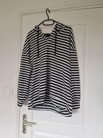 Sweat à capuche rayures noir et blanc