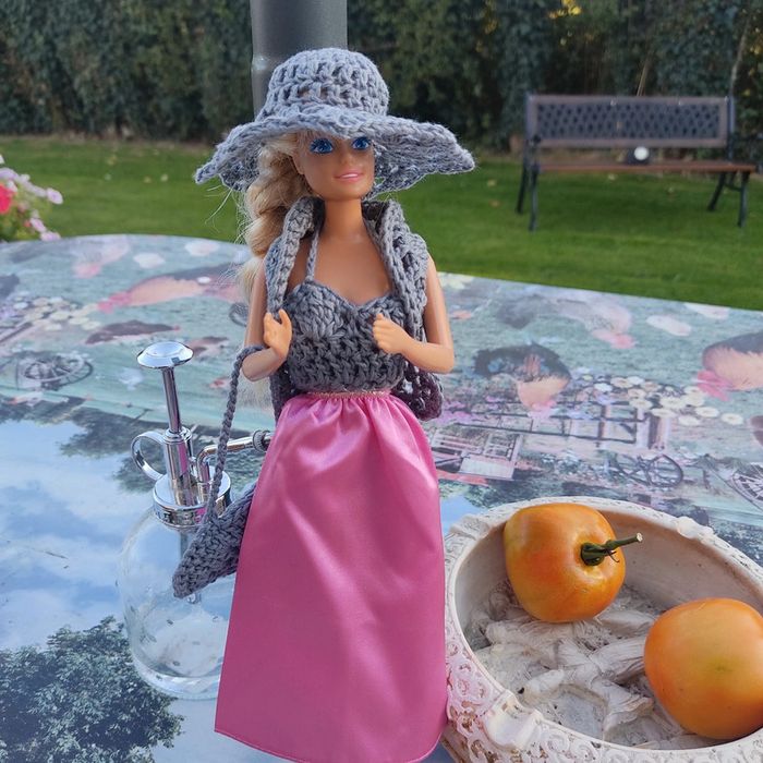 Vêtements pour Barbie 2 € - photo numéro 2