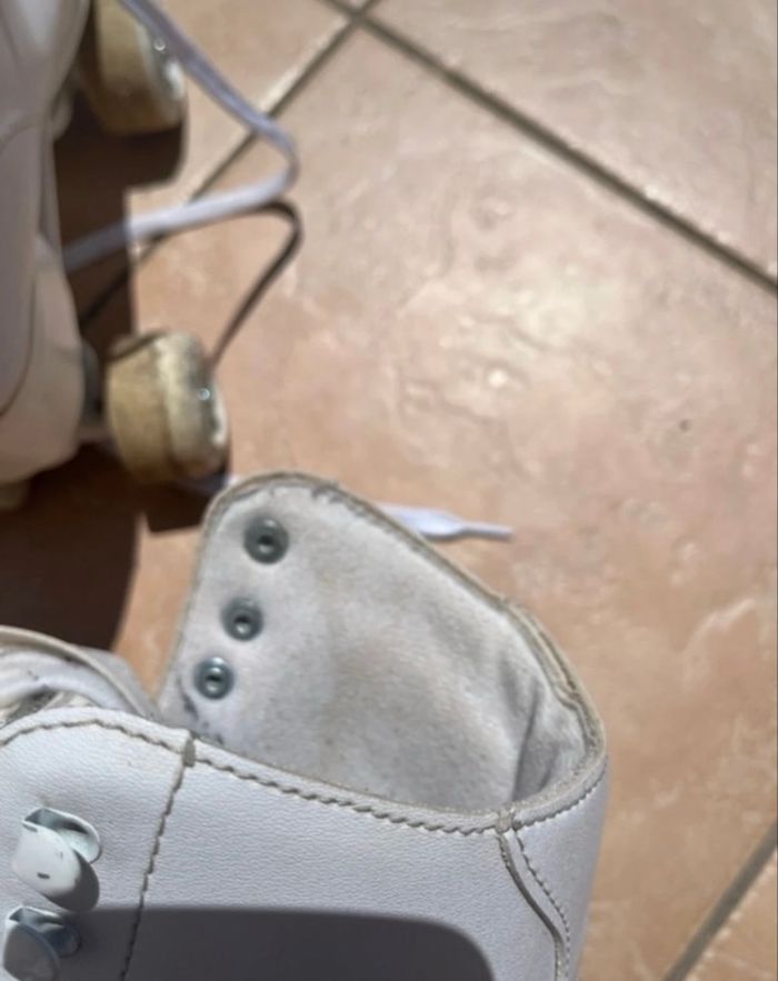 Patin à roulette blanc taille 40 de chez Amazon en bon état - photo numéro 6