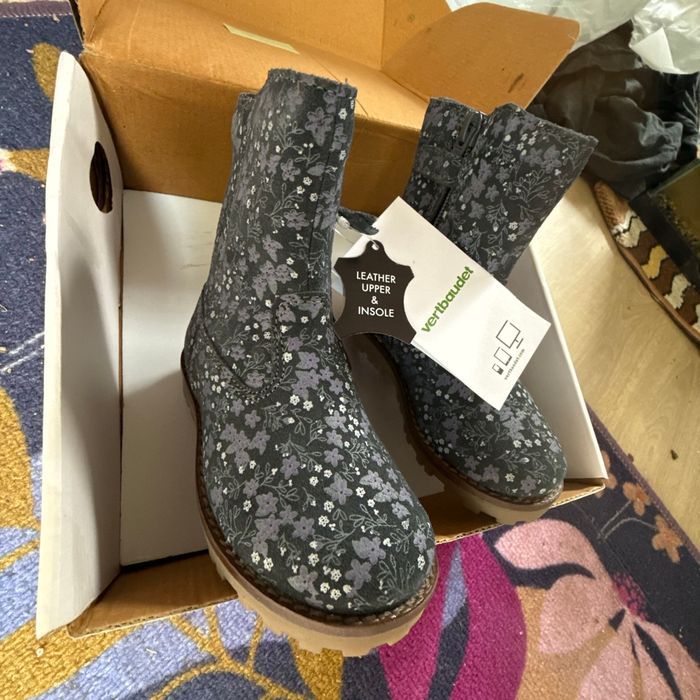 Jolie bottines vertbaudet neuves avec étiquette pointure 24 - photo numéro 2