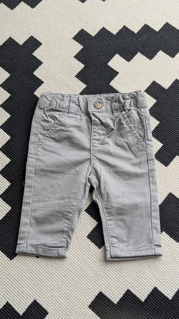 Pantalon gris Kiabi 1 mois