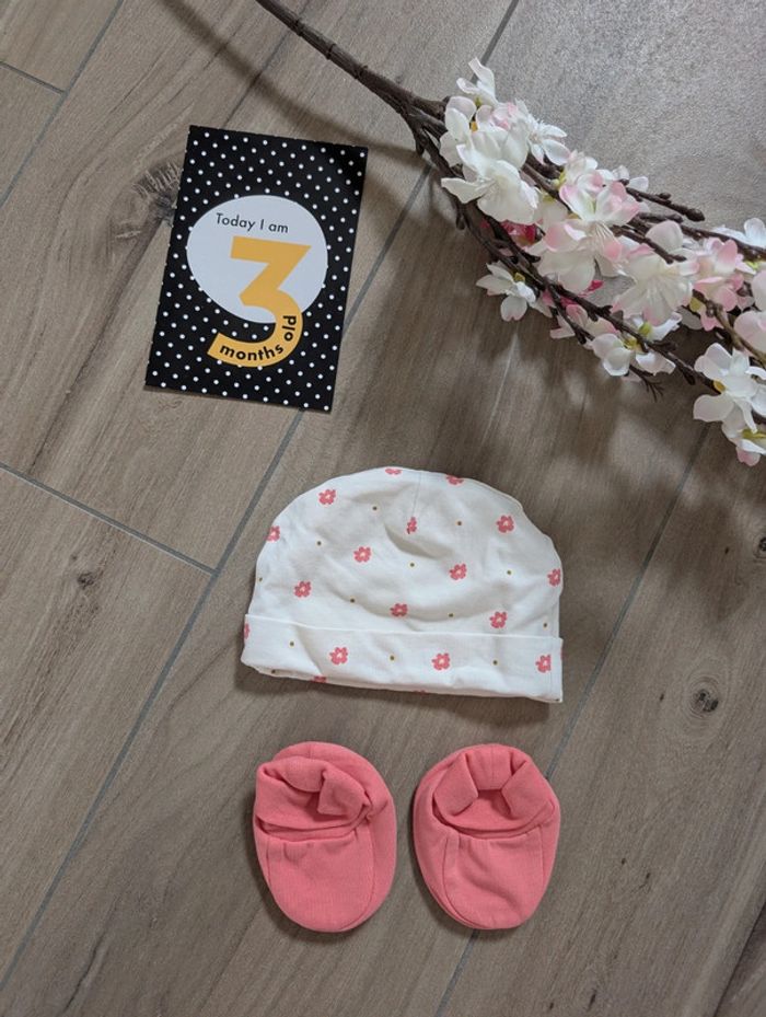 Bonnet chaussons tape à l'oeil 3 mois neufs
