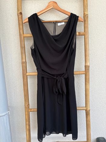 robe noire sans manche