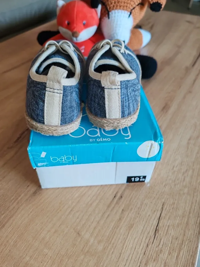 Chaussures espadrilles tbe peu portées 27 2 points noirs intérieurs cause étiquette collée kiabi - photo numéro 10