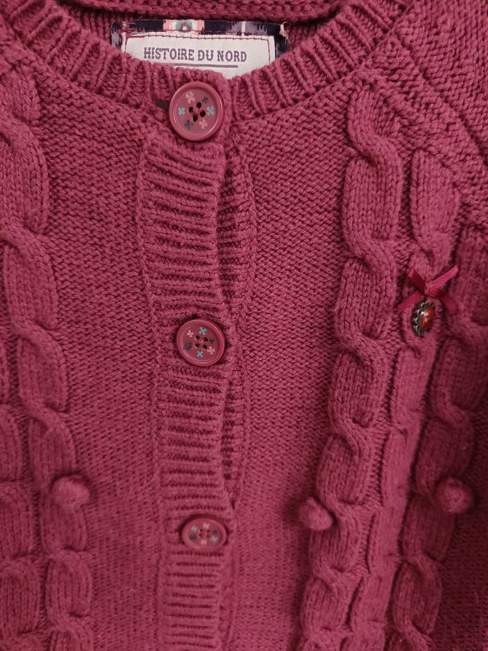 Gilet fille Sergent Major 5 ans – bordeaux à torsades et petits pompons 🍇 - photo numéro 2