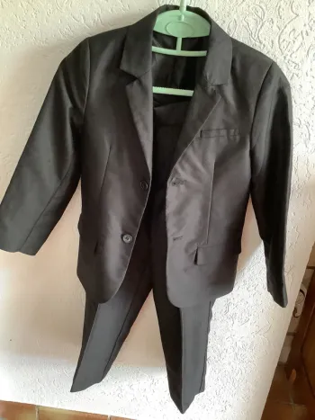 Beau  costume  enfants porté  1 fois