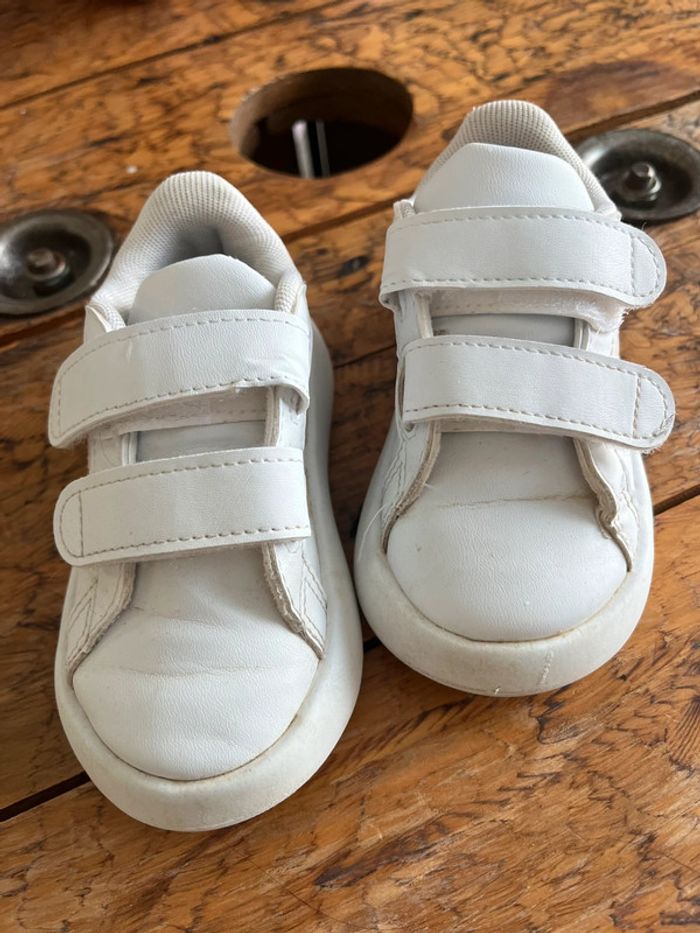 Baskets adidas 22.