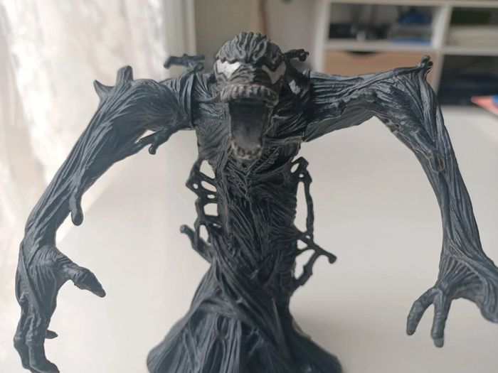 Figurine articulée marvel venom numérotée - photo numéro 2