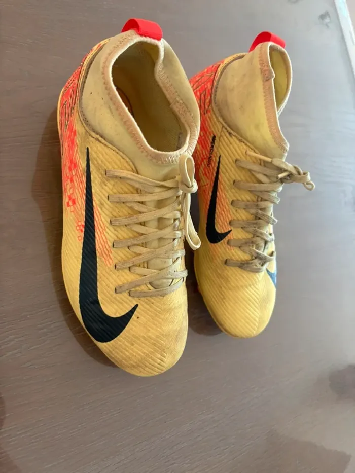 Crampon Nike taille 37,5