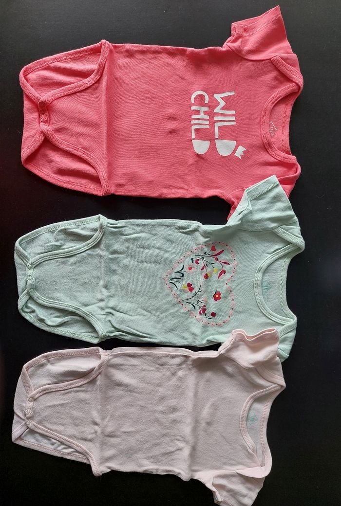 Lot de 25 bodys fille 18mois - photo numéro 5