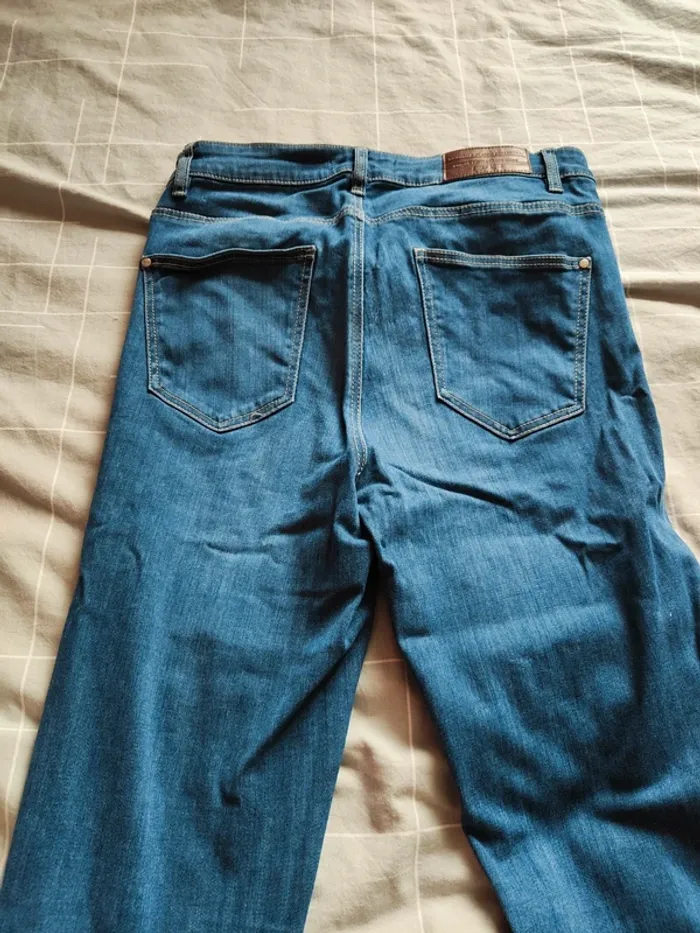 Jean 38 - photo numéro 4