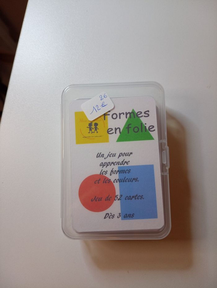 Jeu de cartes formes géométriques et couleurs.