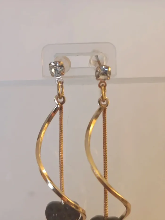 Boucles d'oreilles dorés avec coeur noir - photo numéro 3