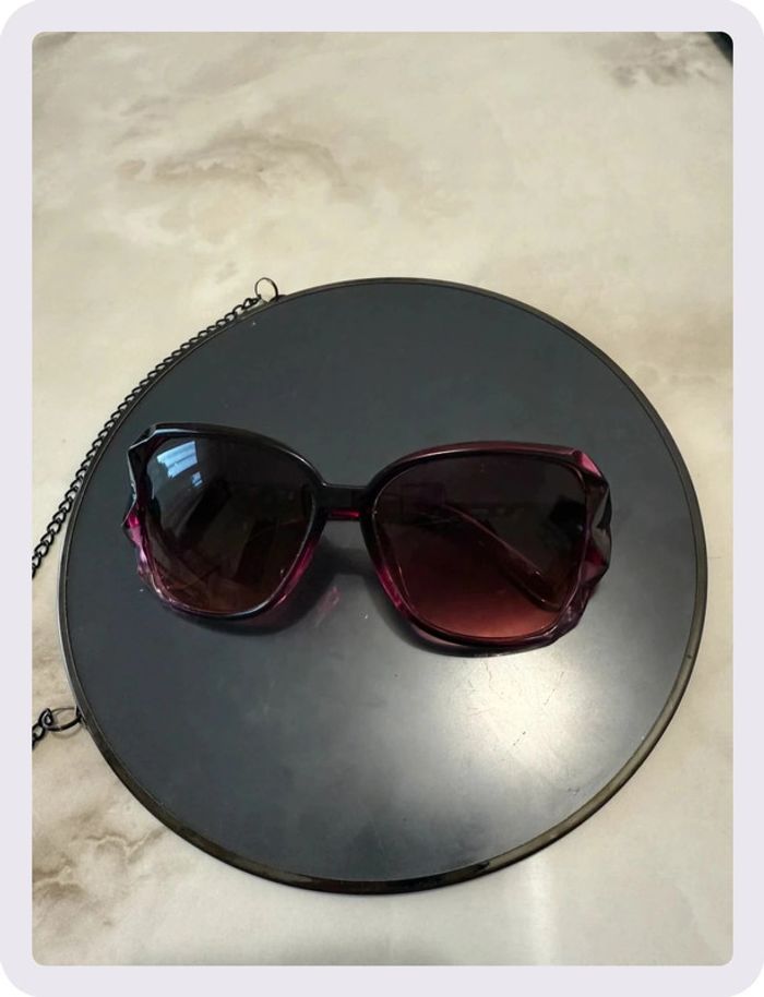Lunette de soleil à verres roses