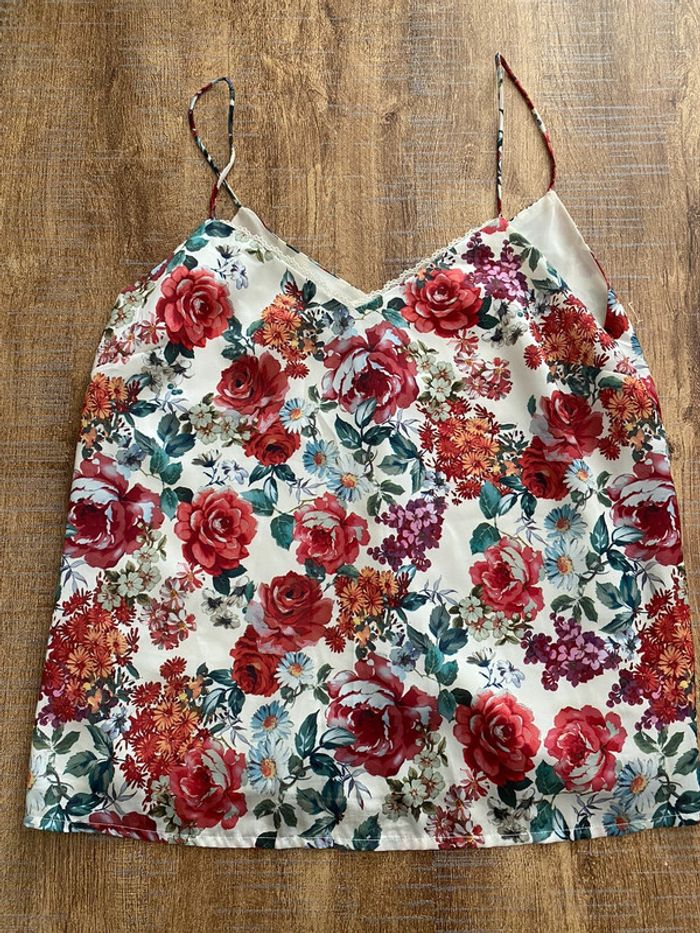 Debardeur fleuri taille 38 Stradivarius
