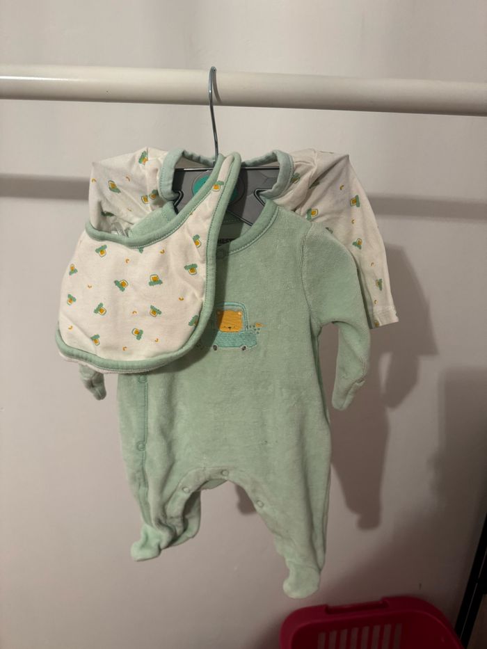 Lot de vêtements pour bébé - photo numéro 1