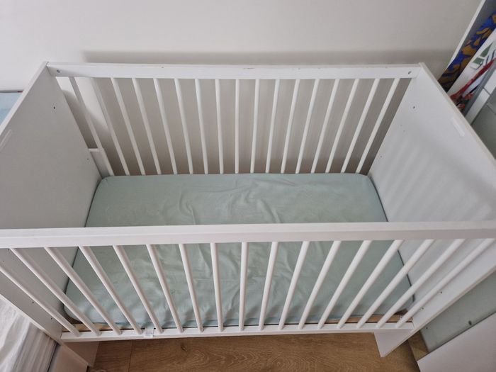 Lit bébé avec table à langer - photo numéro 2