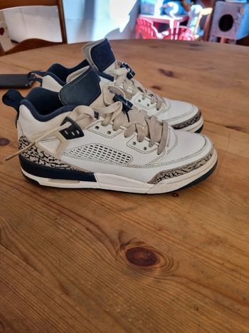 Jordan spizike low.