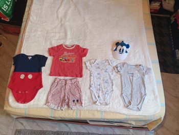 Lot vêtements garçon Disney taille 18m