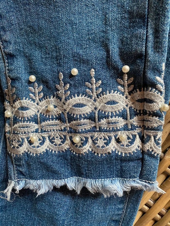 Jean 3/4 broderie et perles - photo numéro 5