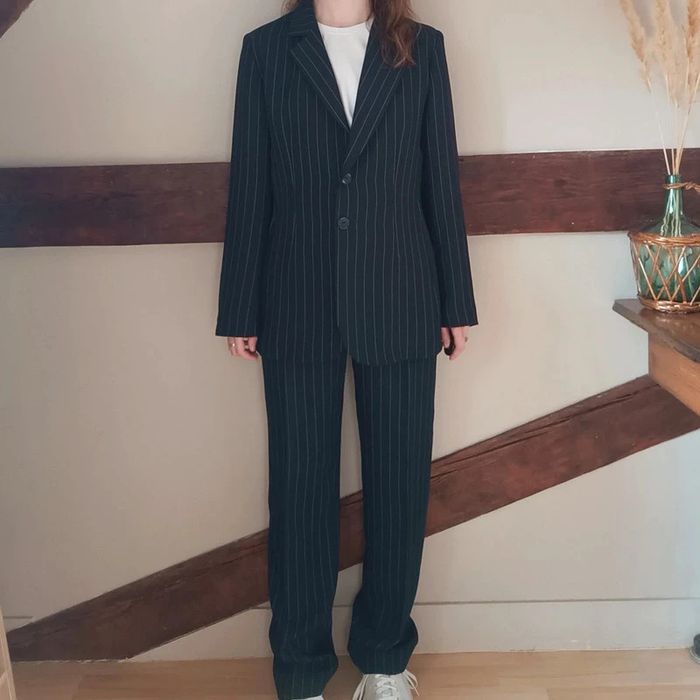 Ensemble tailleur blazer pantalon bleu marine rayures blanches - photo numéro 3