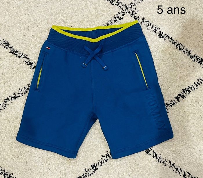 Short Tommy Hilfiger taille 5 ans