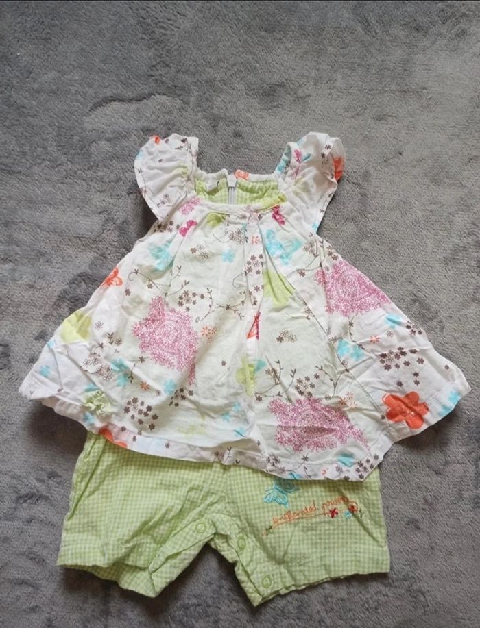 Robe/ barboteuse 3 mois fleurie