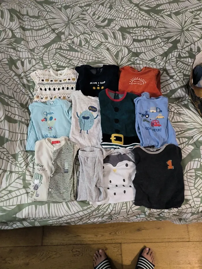 Lot de 9 pyjamas