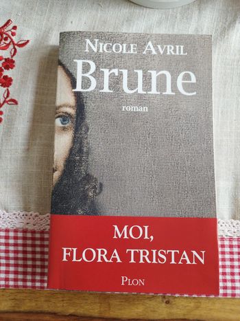 Brune. Nicole Avril. Neuf