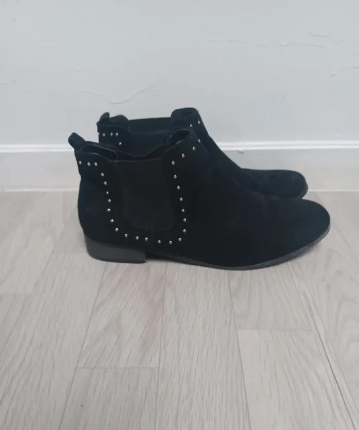 Bottine noire cloutée femme en velour - photo numéro 3