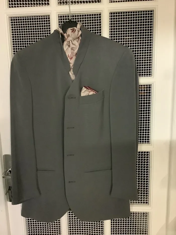 costume gris +gilet Bordeaux - photo numéro 5