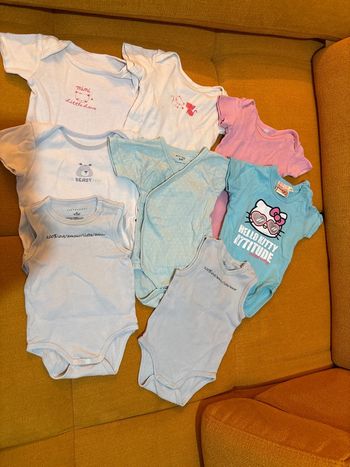 Lot 8 bodies 6 mois